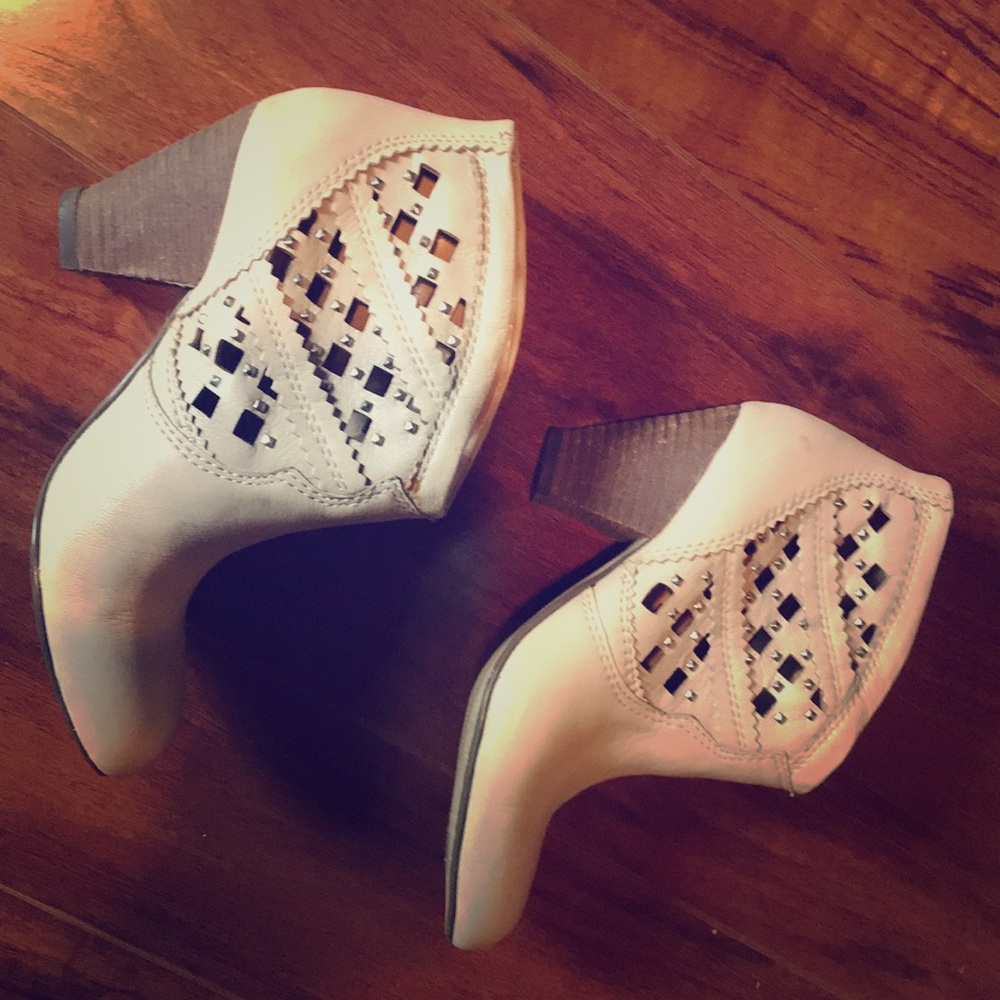 Carlos boots cream